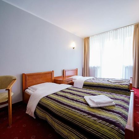 Hôtel Promenada Zegrze à Białobrzegi Extérieur photo