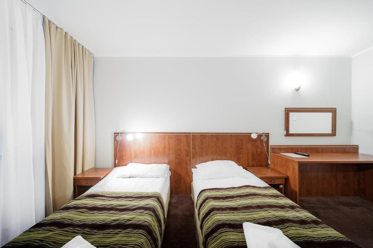 Hôtel Promenada Zegrze à Białobrzegi Extérieur photo