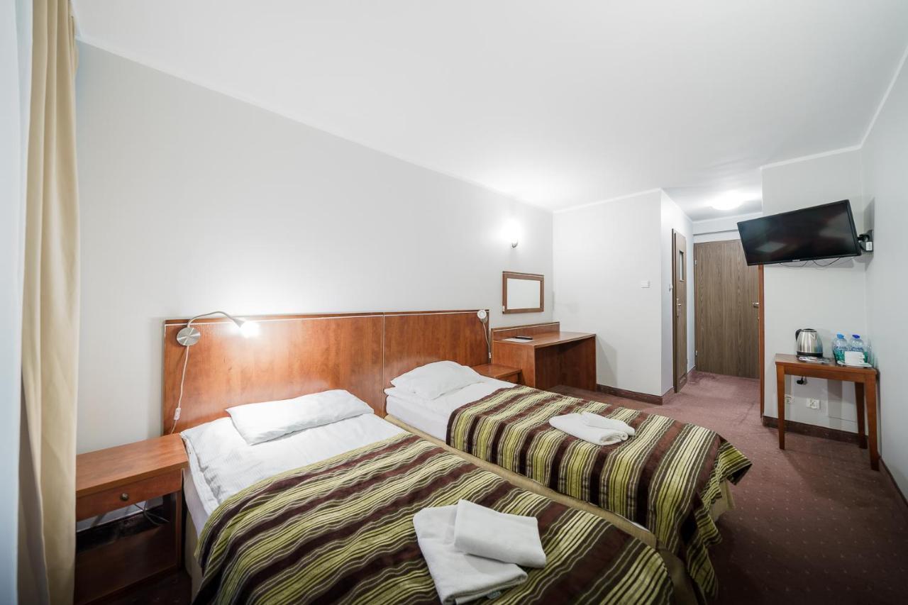 Hôtel Promenada Zegrze à Białobrzegi Extérieur photo