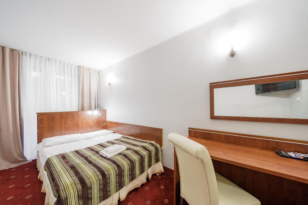 Hôtel Promenada Zegrze à Białobrzegi Extérieur photo