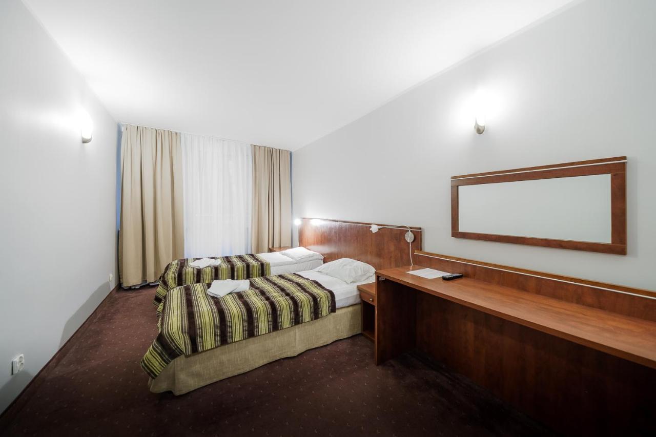 Hôtel Promenada Zegrze à Białobrzegi Extérieur photo