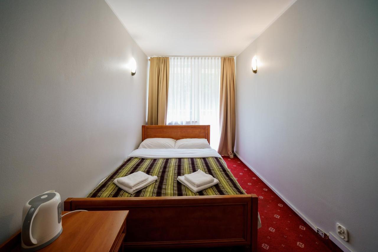 Hôtel Promenada Zegrze à Białobrzegi Extérieur photo