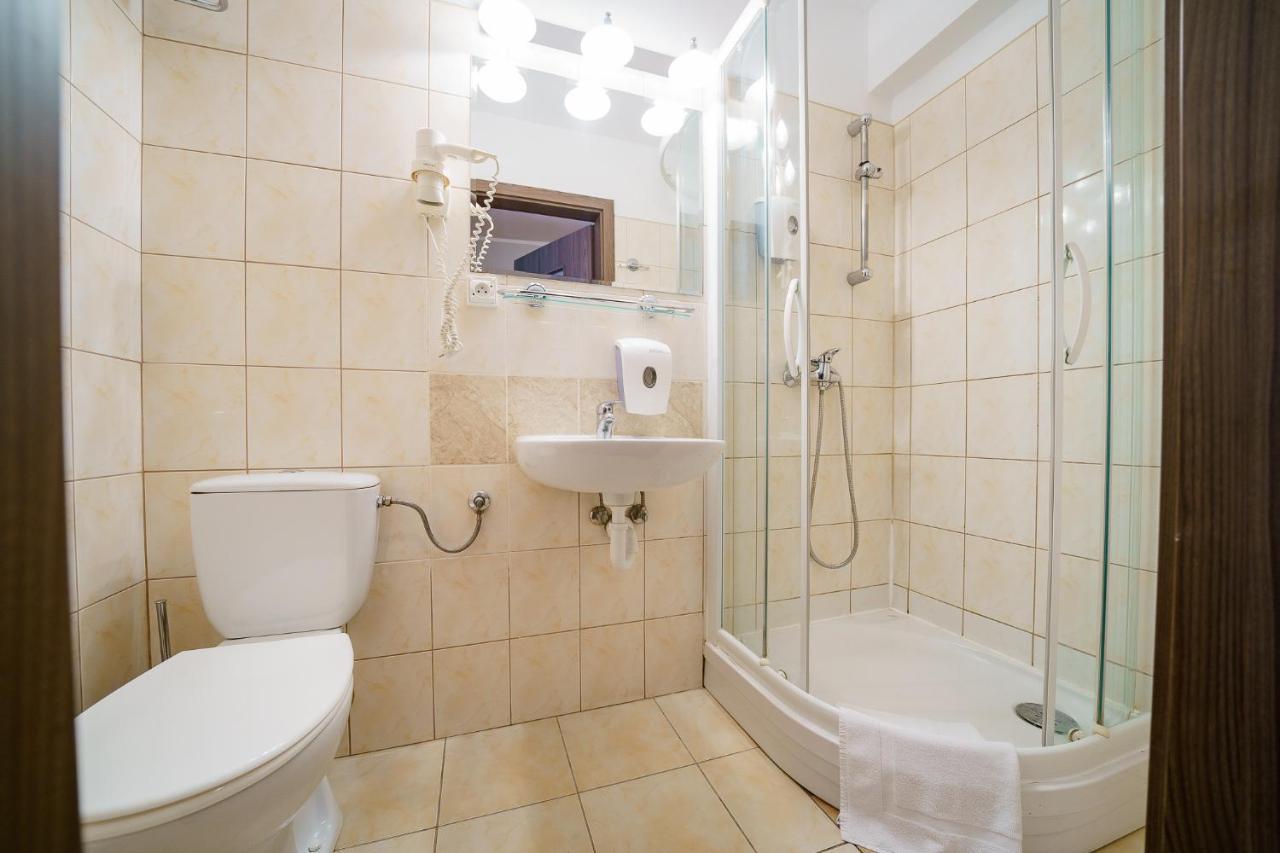 Hôtel Promenada Zegrze à Białobrzegi Extérieur photo
