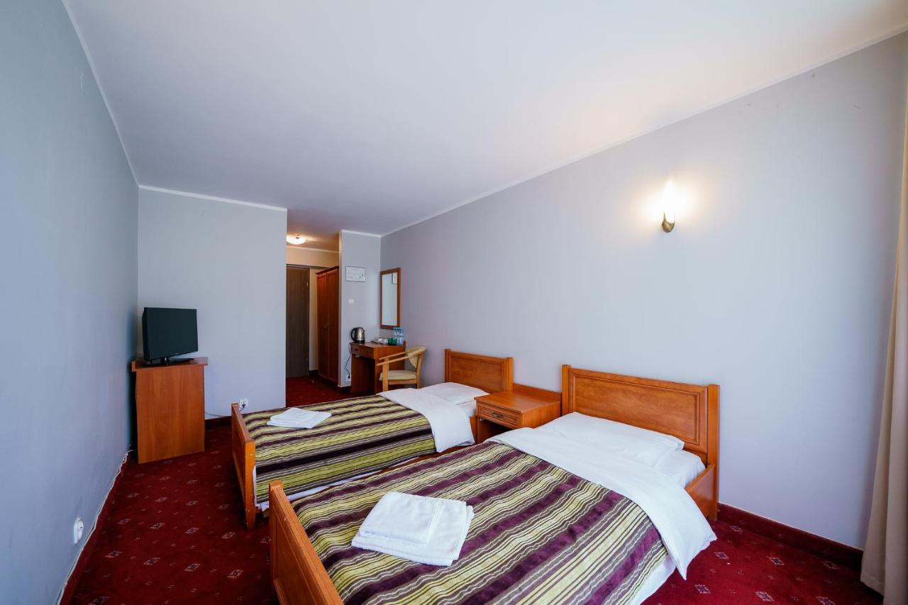 Hôtel Promenada Zegrze à Białobrzegi Extérieur photo