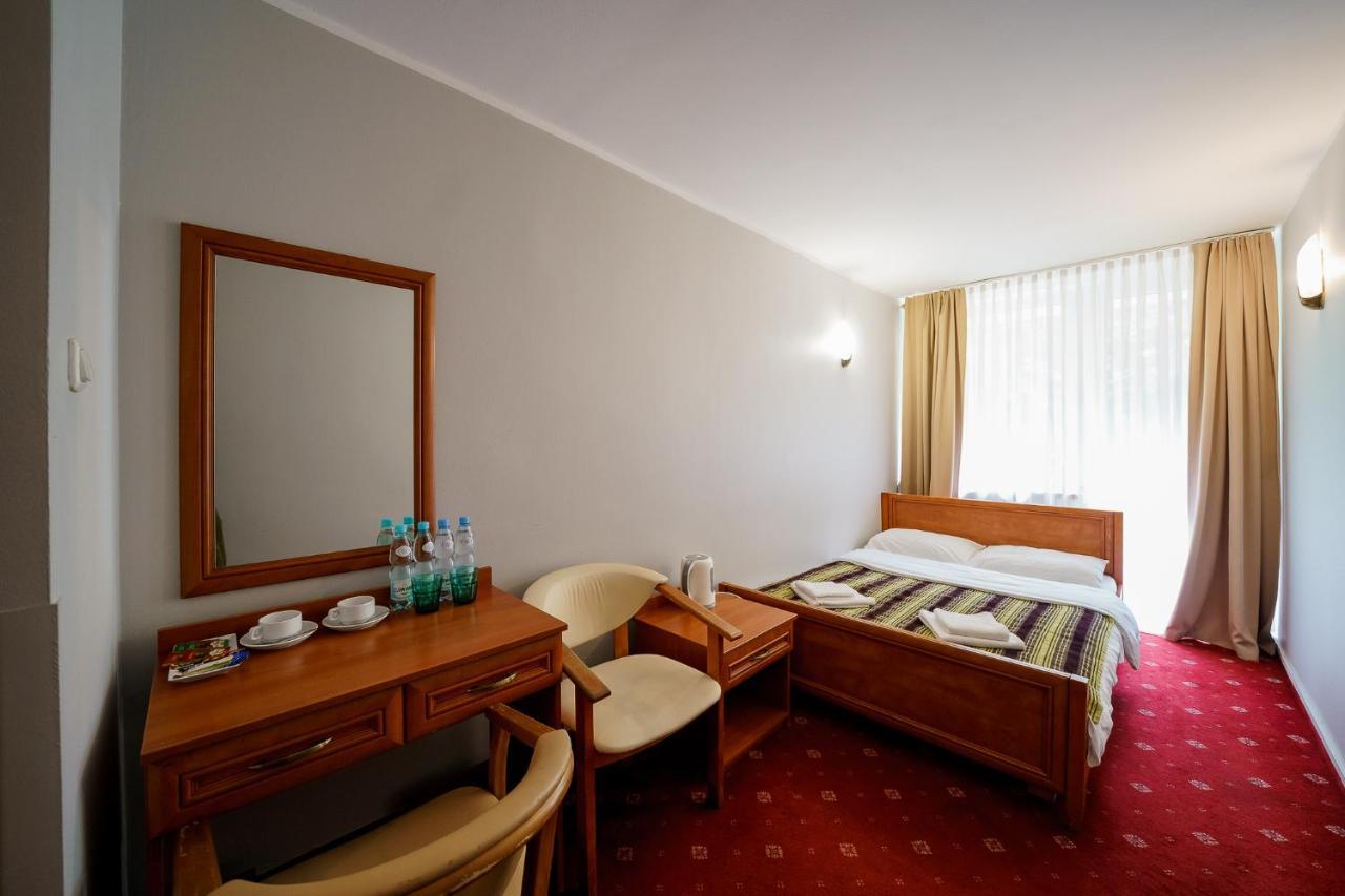 Hôtel Promenada Zegrze à Białobrzegi Extérieur photo
