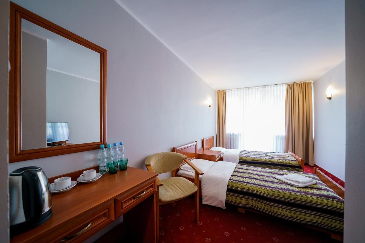 Hôtel Promenada Zegrze à Białobrzegi Extérieur photo