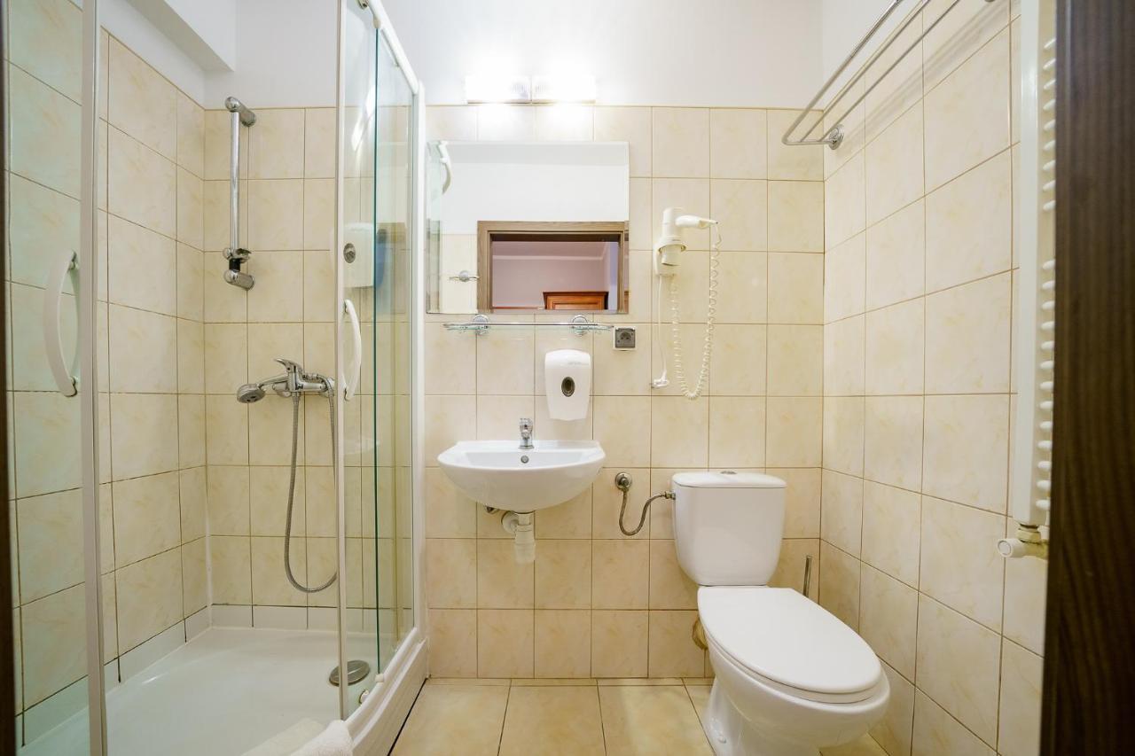 Hôtel Promenada Zegrze à Białobrzegi Extérieur photo
