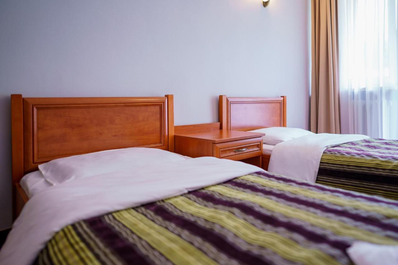 Hôtel Promenada Zegrze à Białobrzegi Extérieur photo