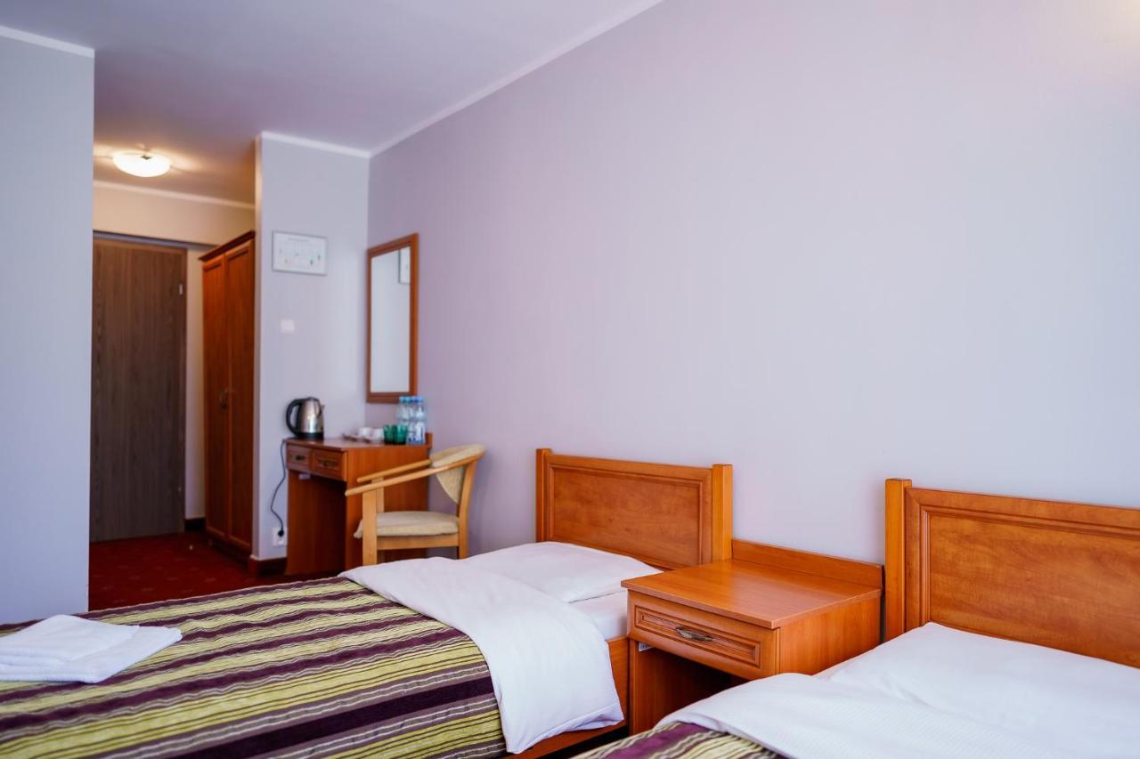 Hôtel Promenada Zegrze à Białobrzegi Extérieur photo
