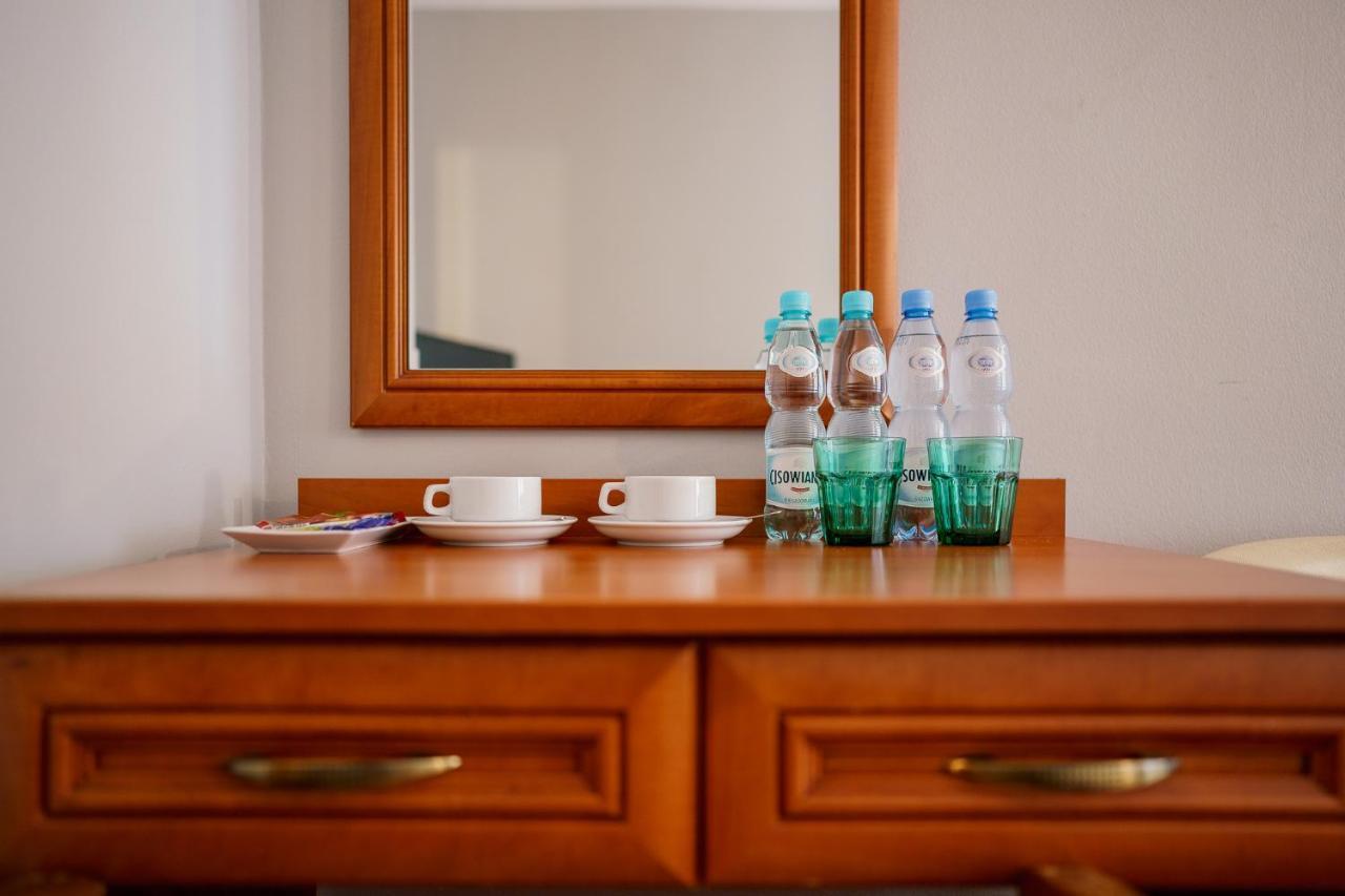 Hôtel Promenada Zegrze à Białobrzegi Extérieur photo