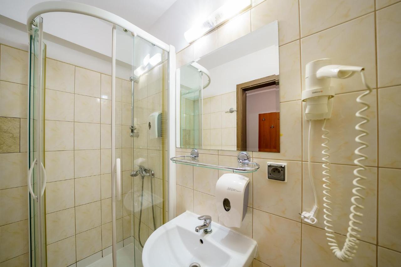 Hôtel Promenada Zegrze à Białobrzegi Extérieur photo